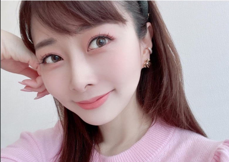 インスタ　石井美保　メイク　コスメ　韓国　ホリデーコレクション　リパラダイスインテンス シングルアイシャドウ